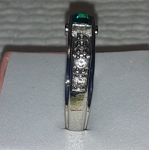 925 Silver Emerald modern ring size 8 - Picture 5 of 7